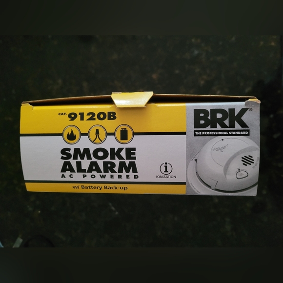 NEW First Alert BRK Smoke Detector 9120b with Battery Backup - Picture 6 of 9